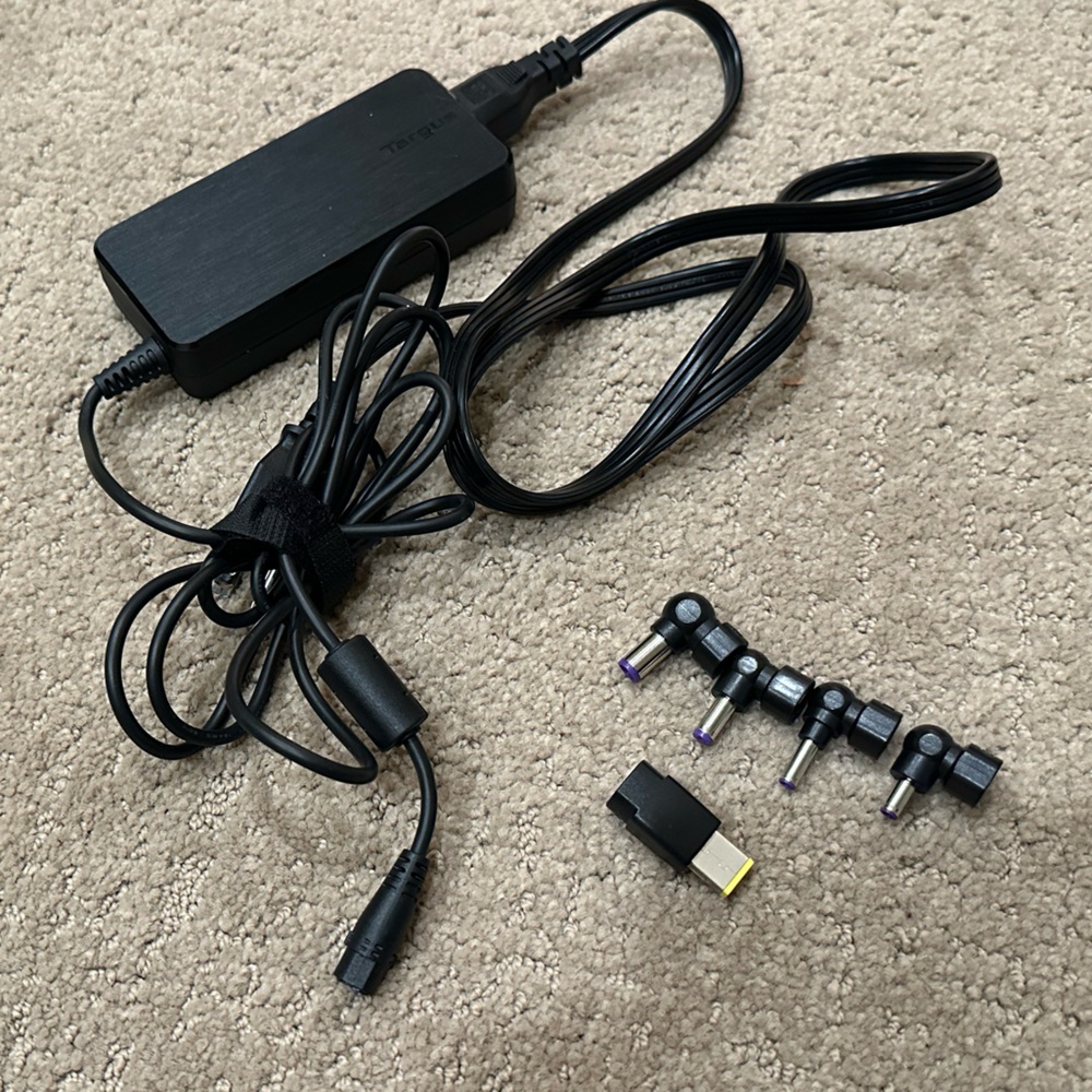 Targus Universal 90W Power Adapter Universal - Black